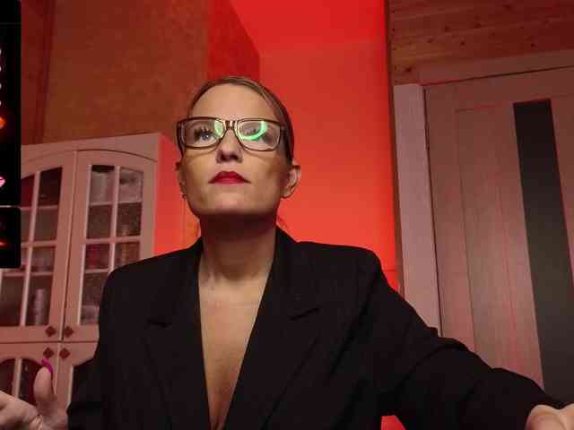 Findom_Lady_Shine webcam