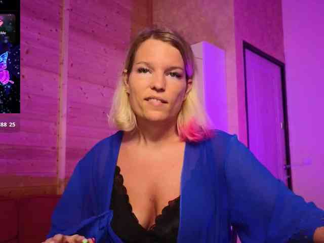 Findom_Lady_Shine webcam