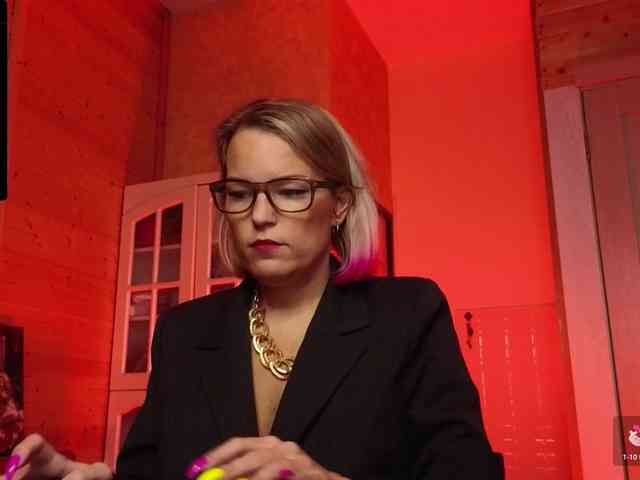 Findom_Lady_Shine webcam