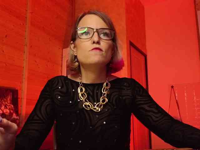 Findom_Lady_Shine webcam