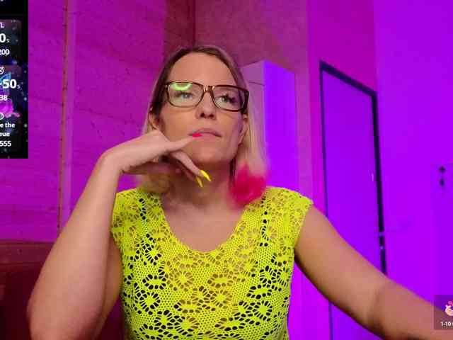 Findom_Lady_Shine webcam
