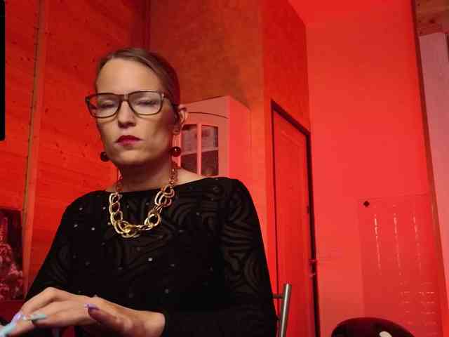 Findom_Lady_Shine webcam