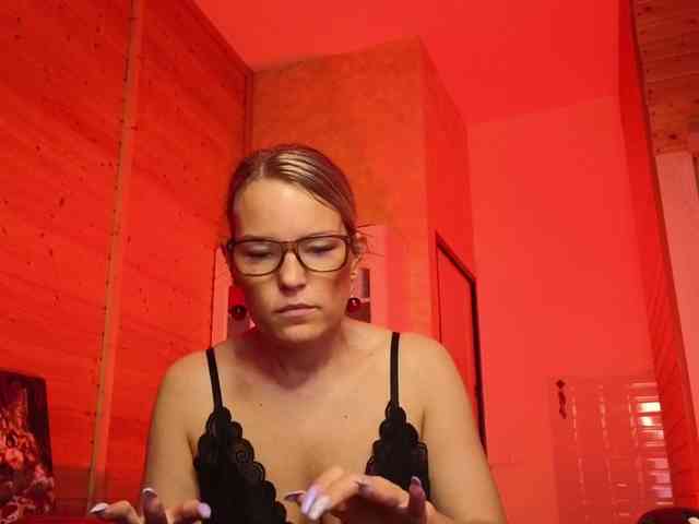 Findom_Lady_Shine webcam