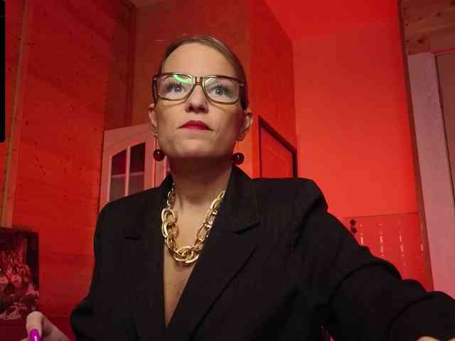 Findom_Lady_Shine webcam