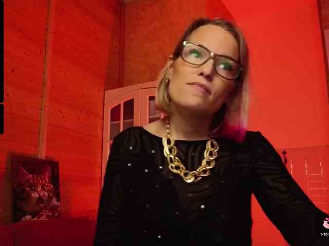 Findom_Lady_Shine webcam