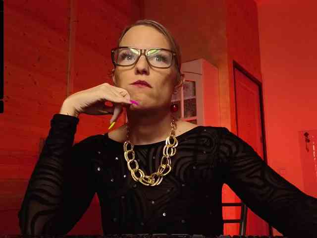 Findom_Lady_Shine webcam