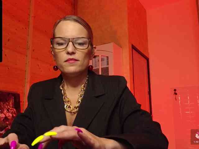 Findom_Lady_Shine webcam