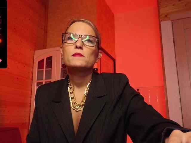 Findom_Lady_Shine webcam