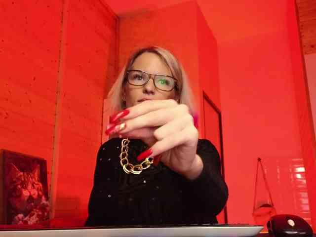 Findom_Lady_Shine webcam