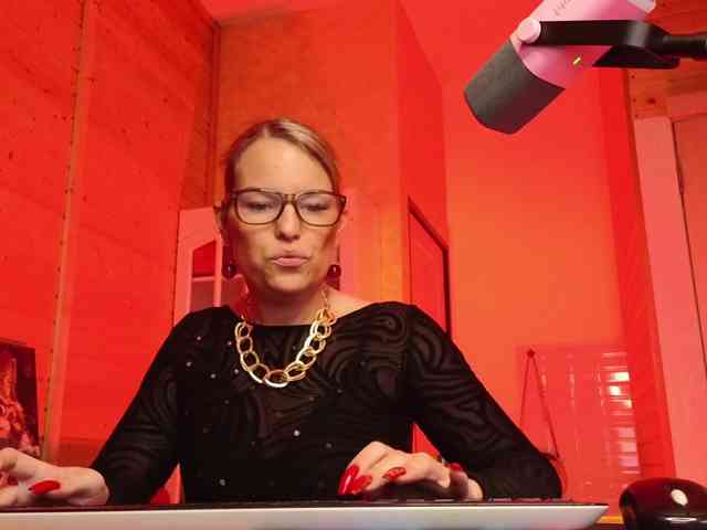 Findom_Lady_Shine webcam