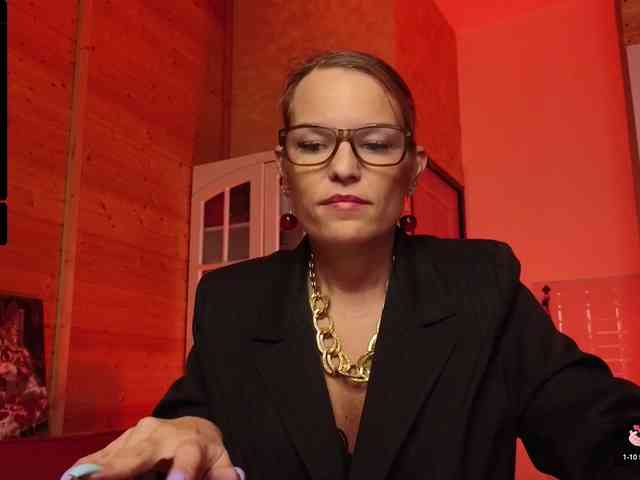 Findom_Lady_Shine webcam