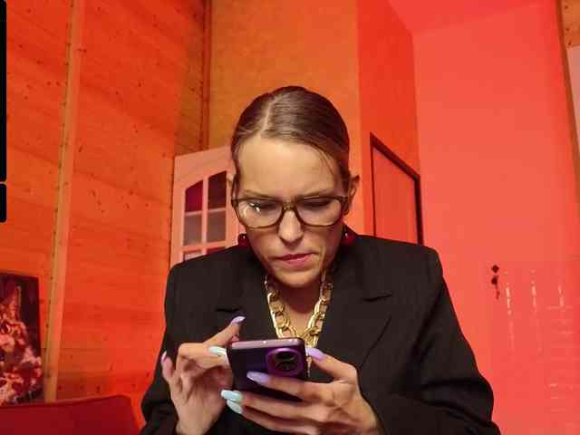 Findom_Lady_Shine webcam