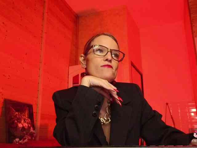 Findom_Lady_Shine webcam