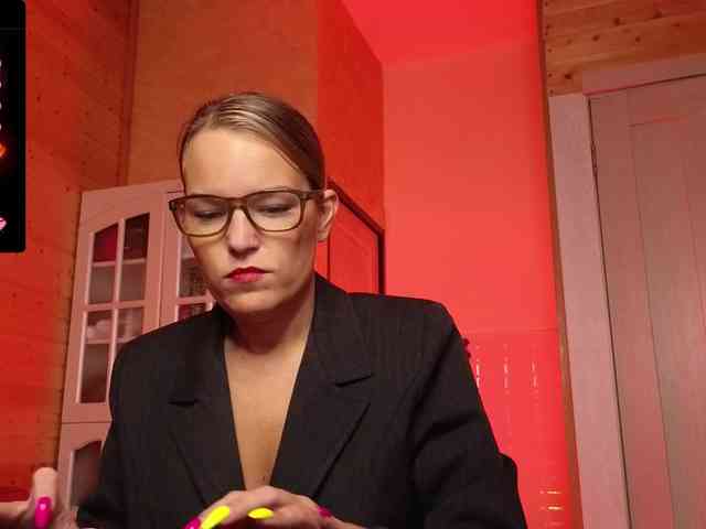 Findom_Lady_Shine webcam