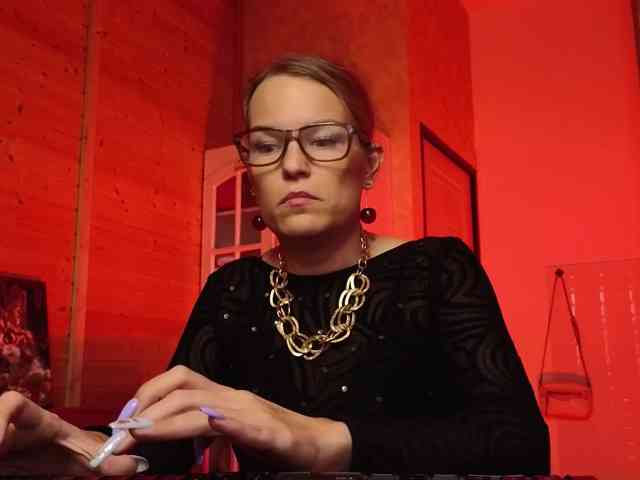 Findom_Lady_Shine webcam