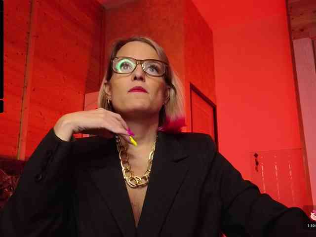 Findom_Lady_Shine webcam