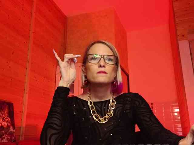 Findom_Lady_Shine webcam