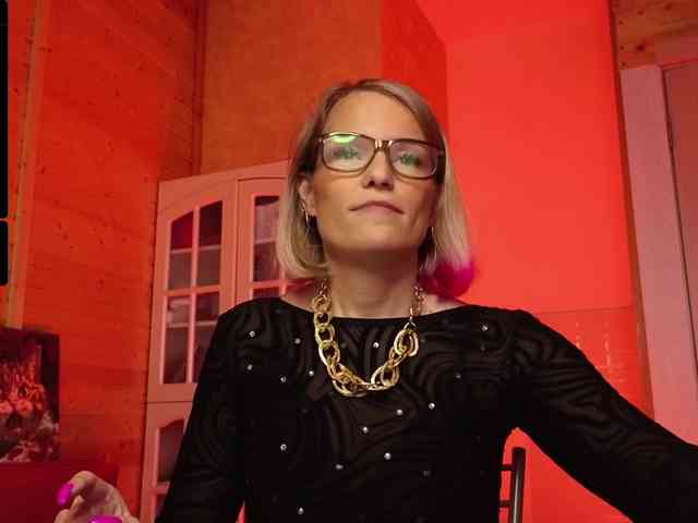 Findom_Lady_Shine webcam