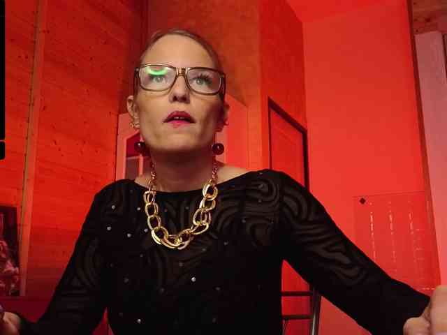 Findom_Lady_Shine webcam