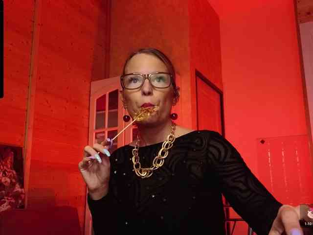 Findom_Lady_Shine webcam