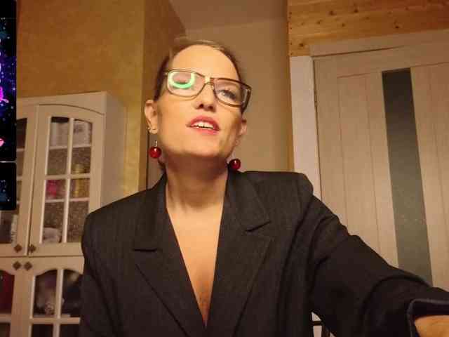 Findom_Lady_Shine webcam