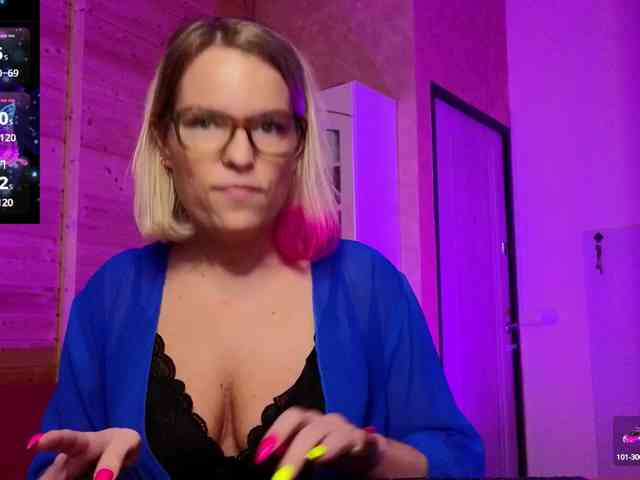 Findom_Lady_Shine webcam