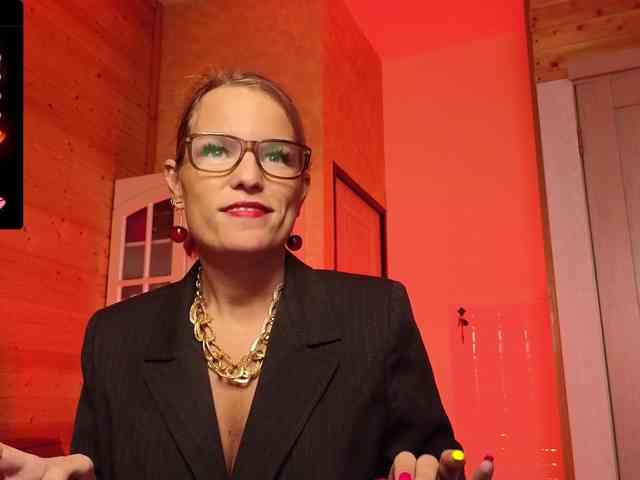 Findom_Lady_Shine webcam