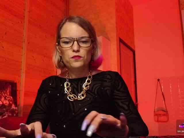 Findom_Lady_Shine webcam