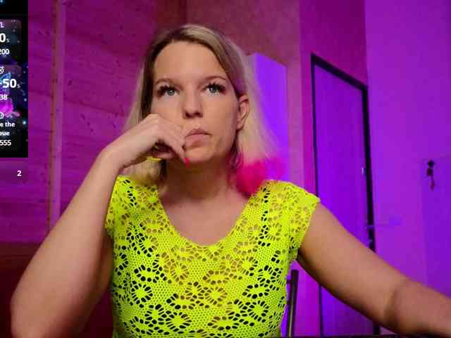Findom_Lady_Shine webcam