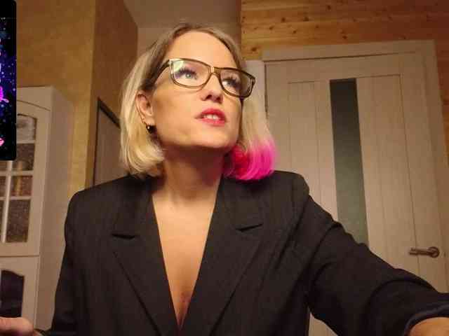 Findom_Lady_Shine webcam