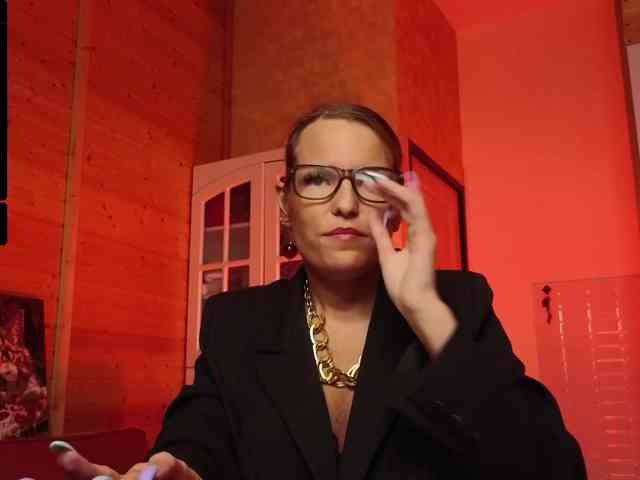 Findom_Lady_Shine webcam