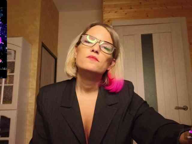 Findom_Lady_Shine webcam