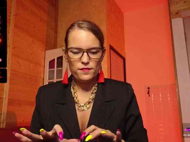 Findom_Lady_Shine webcam