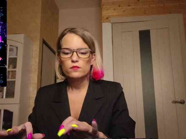 Findom_Lady_Shine webcam