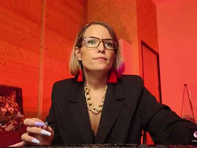 Findom_Lady_Shine webcam