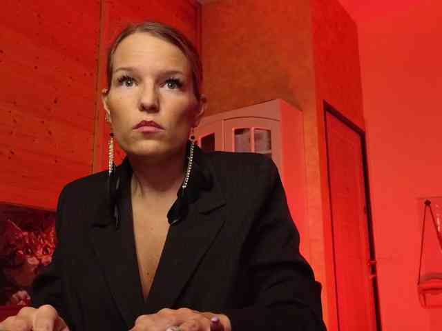 Findom_Lady_Shine webcam