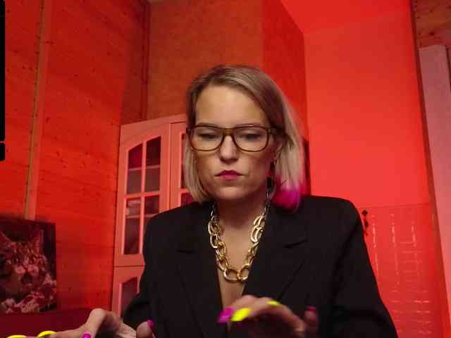 Findom_Lady_Shine webcam