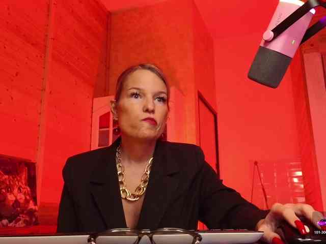 Findom_Lady_Shine webcam