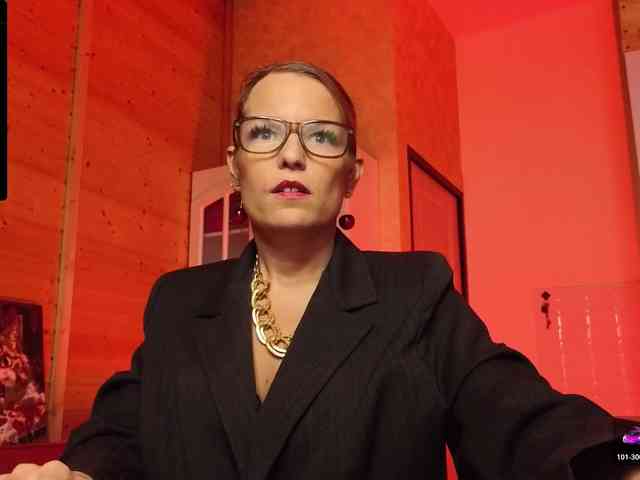 Findom_Lady_Shine webcam