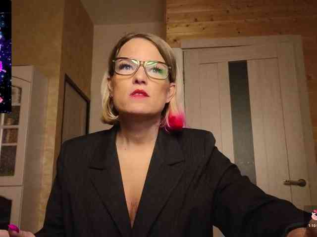 Findom_Lady_Shine webcam