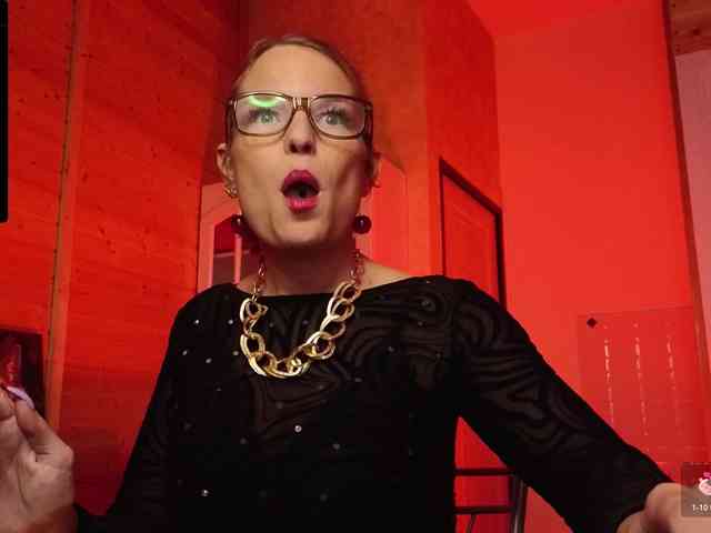 Findom_Lady_Shine webcam