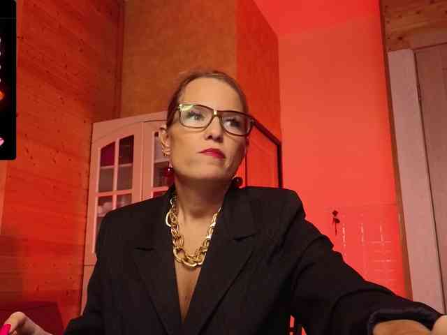 Findom_Lady_Shine webcam