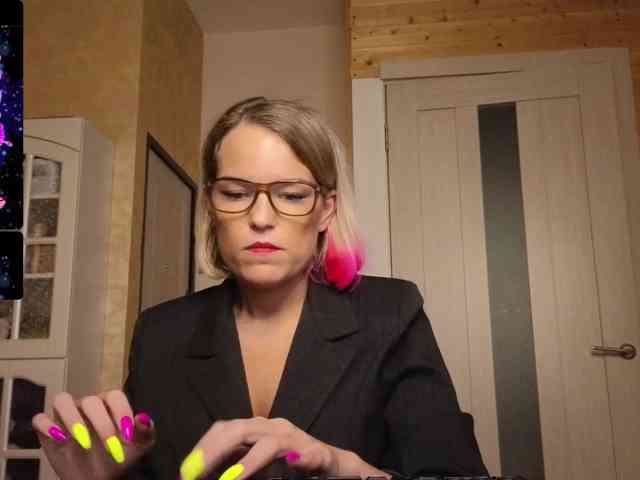 Findom_Lady_Shine webcam