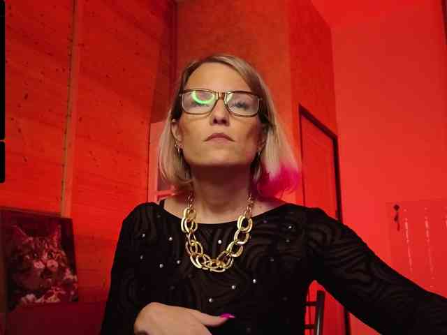 Findom_Lady_Shine webcam