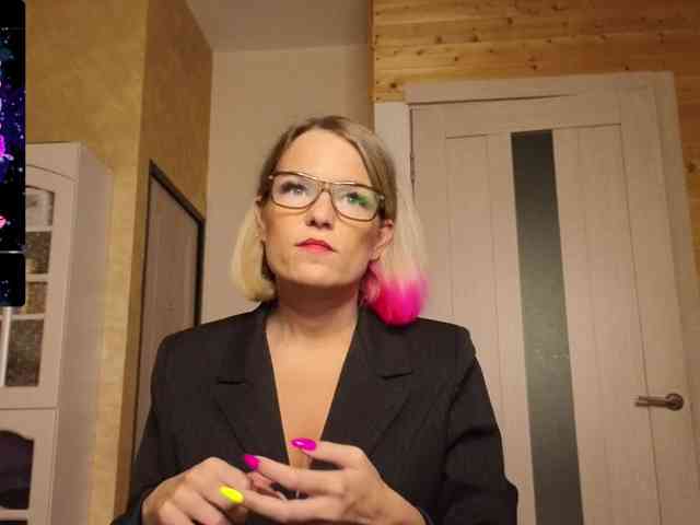 Findom_Lady_Shine webcam