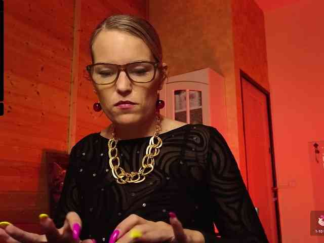 Findom_Lady_Shine webcam