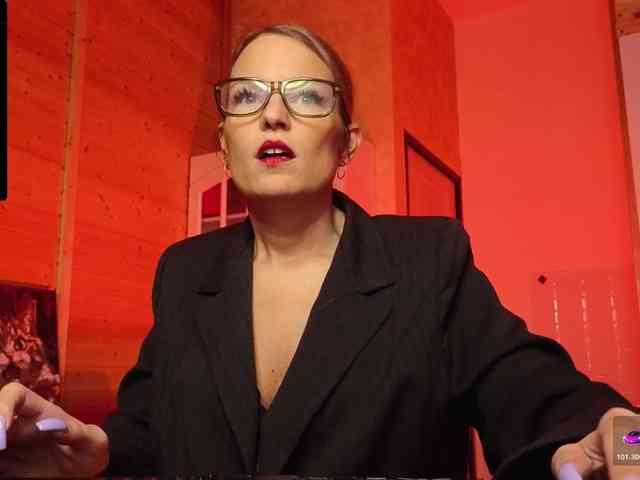 Findom_Lady_Shine webcam