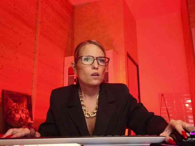 Findom_Lady_Shine webcam