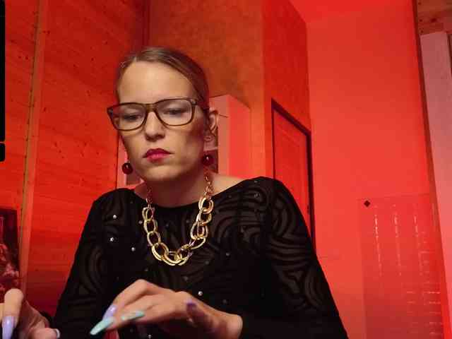 Findom_Lady_Shine webcam