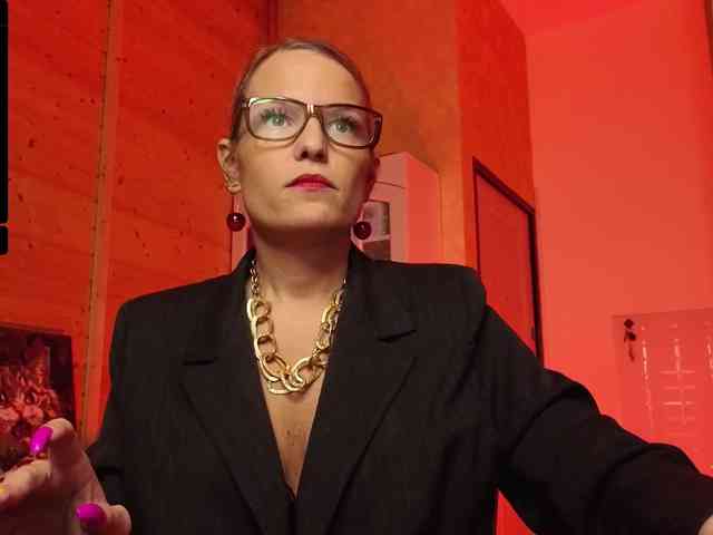 Findom_Lady_Shine webcam